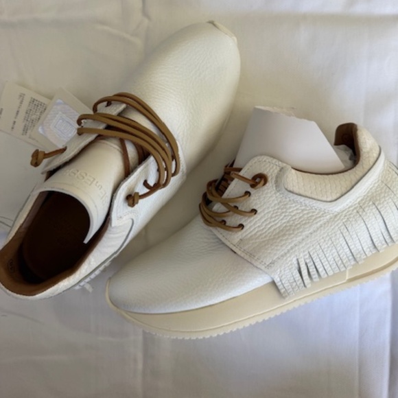 Elegant White Leather Sneakers with Fringe Detail - Picture 2 of 2